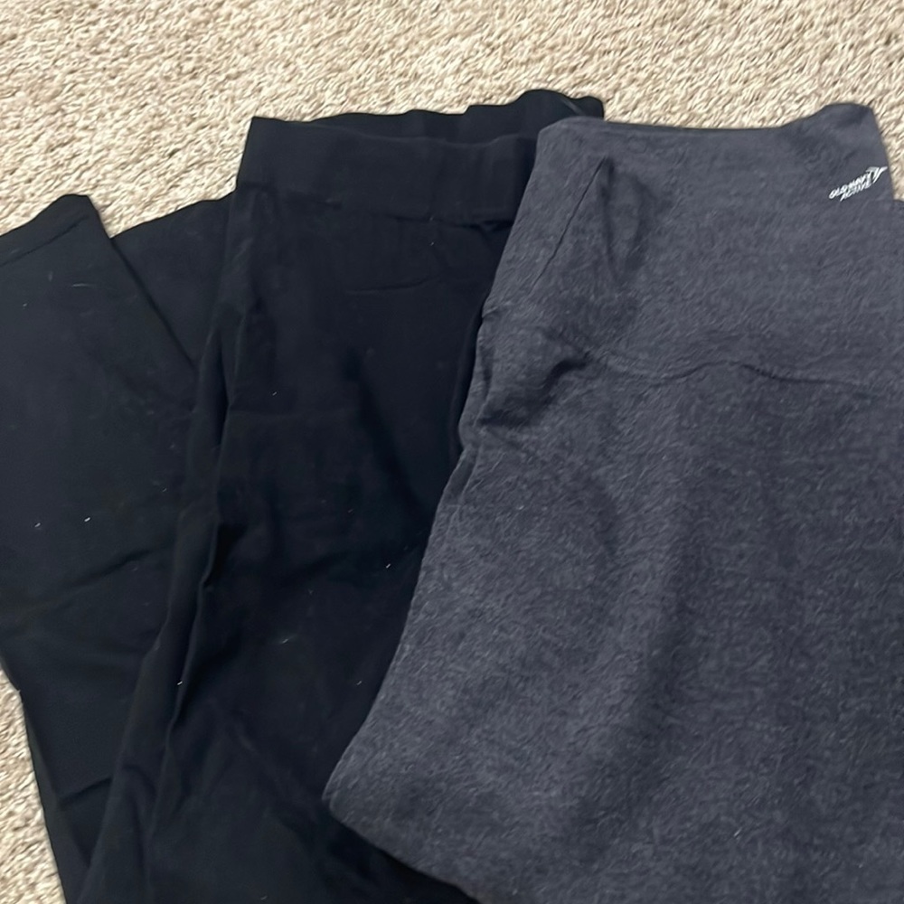 2 pairs of leggings